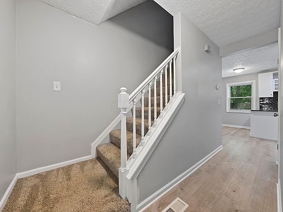 3rd image of 3070 Wakeshire Dr