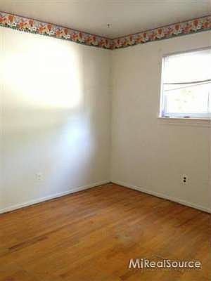 3rd image of 27374 Townsend Ave