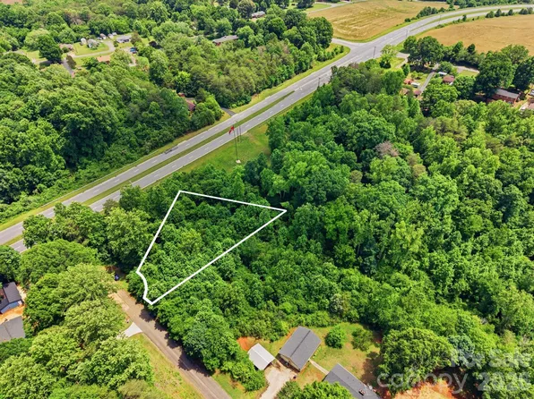 48 Easthaven Dr, Newton, NC 28658