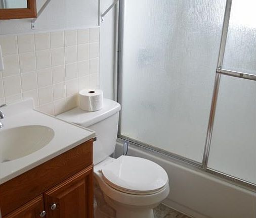 5th image of 326 Norma Ave