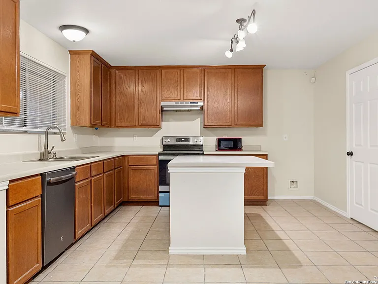 7403 Concerto Dr — Photo 14