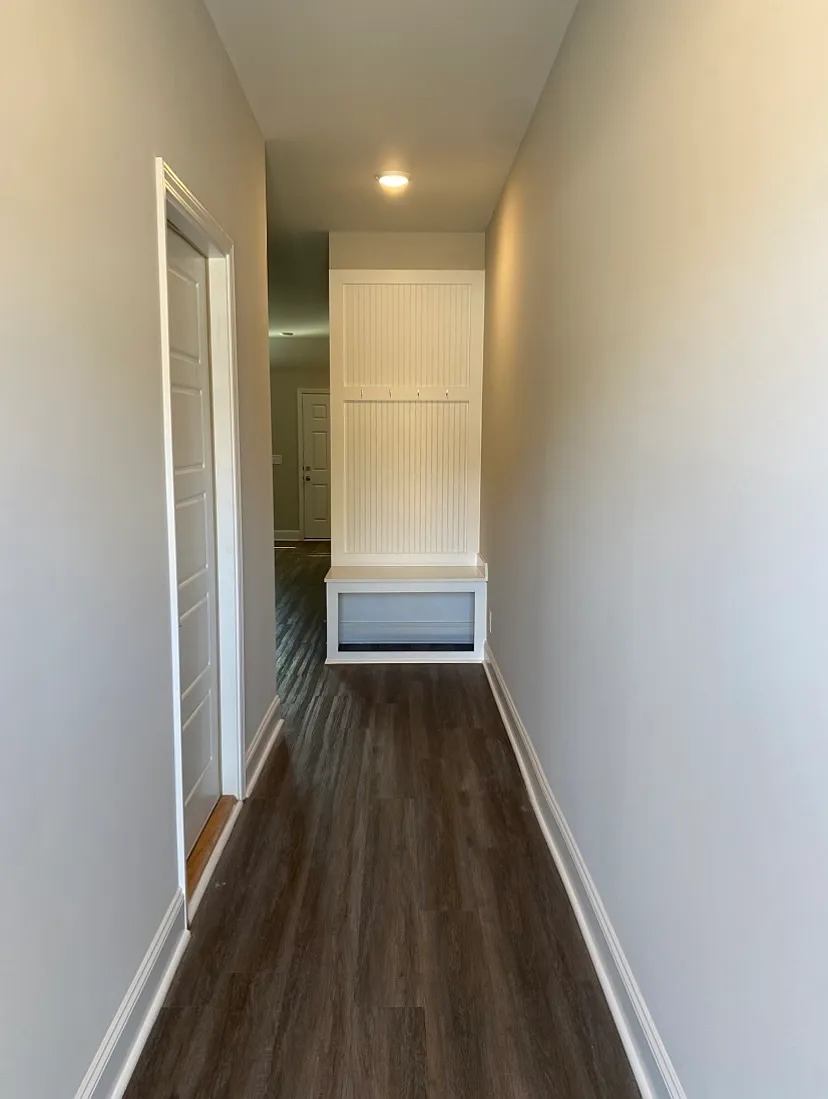 1020 Glenkirk Drive - B — Photo 3