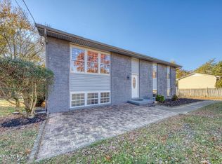 221 Amesbury Rd, Knoxville, TN 37934