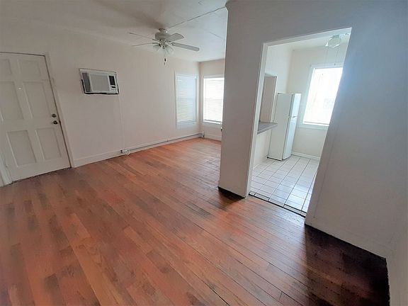 4th image of 47 W Tarpon Ave APT 1