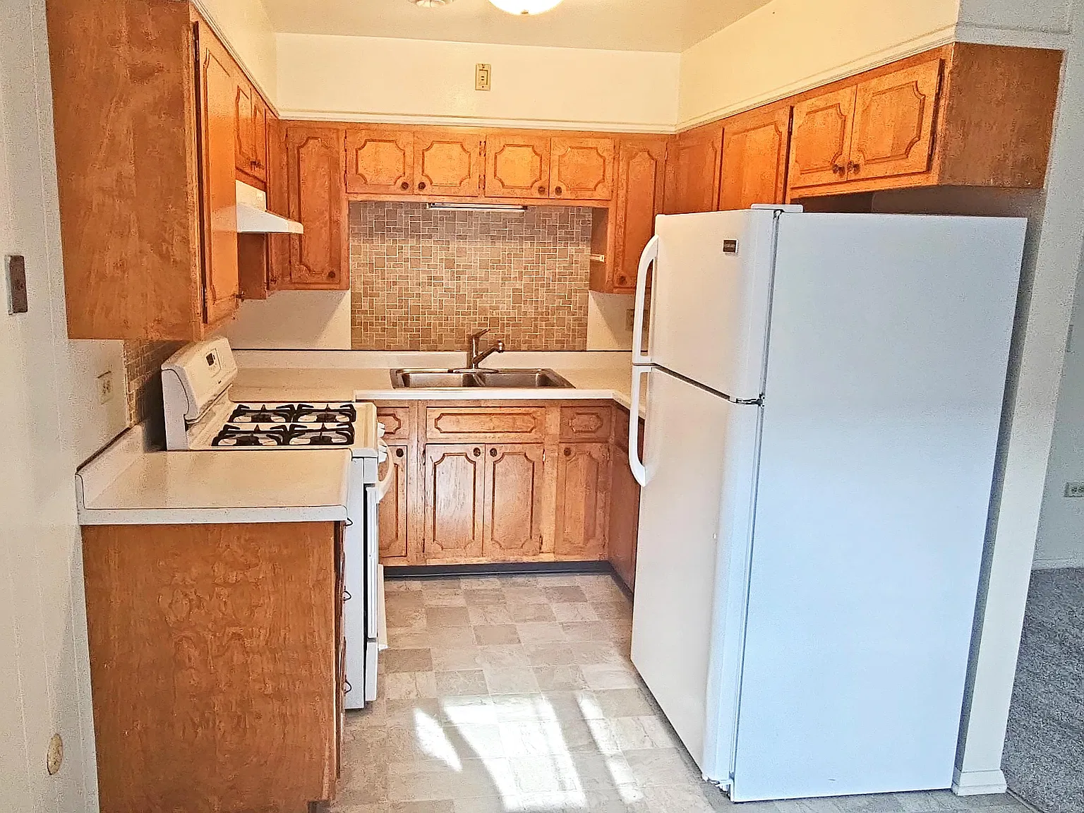2 bed, 975 sqft, $1,350 — Photo 4