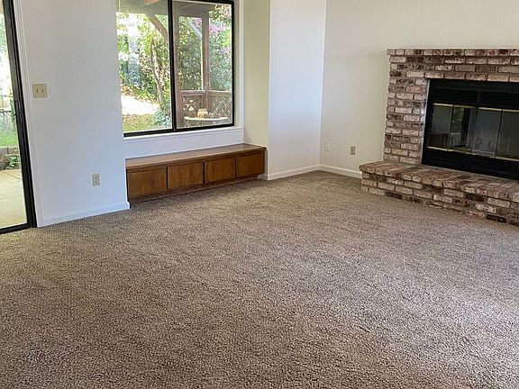 5th image of 110 Castlemont Dr