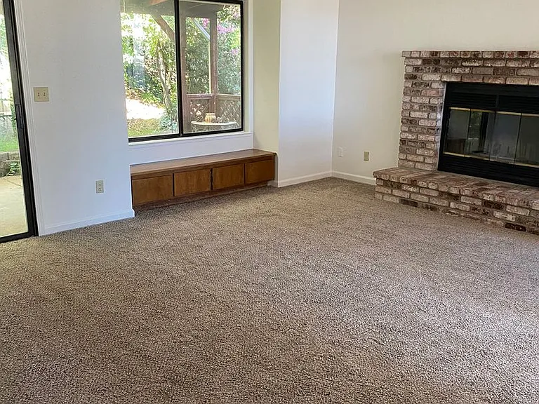 110 Castlemont Dr — Photo 5