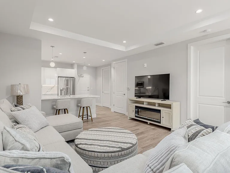 41 SW Seminole St #305 — Photo 9