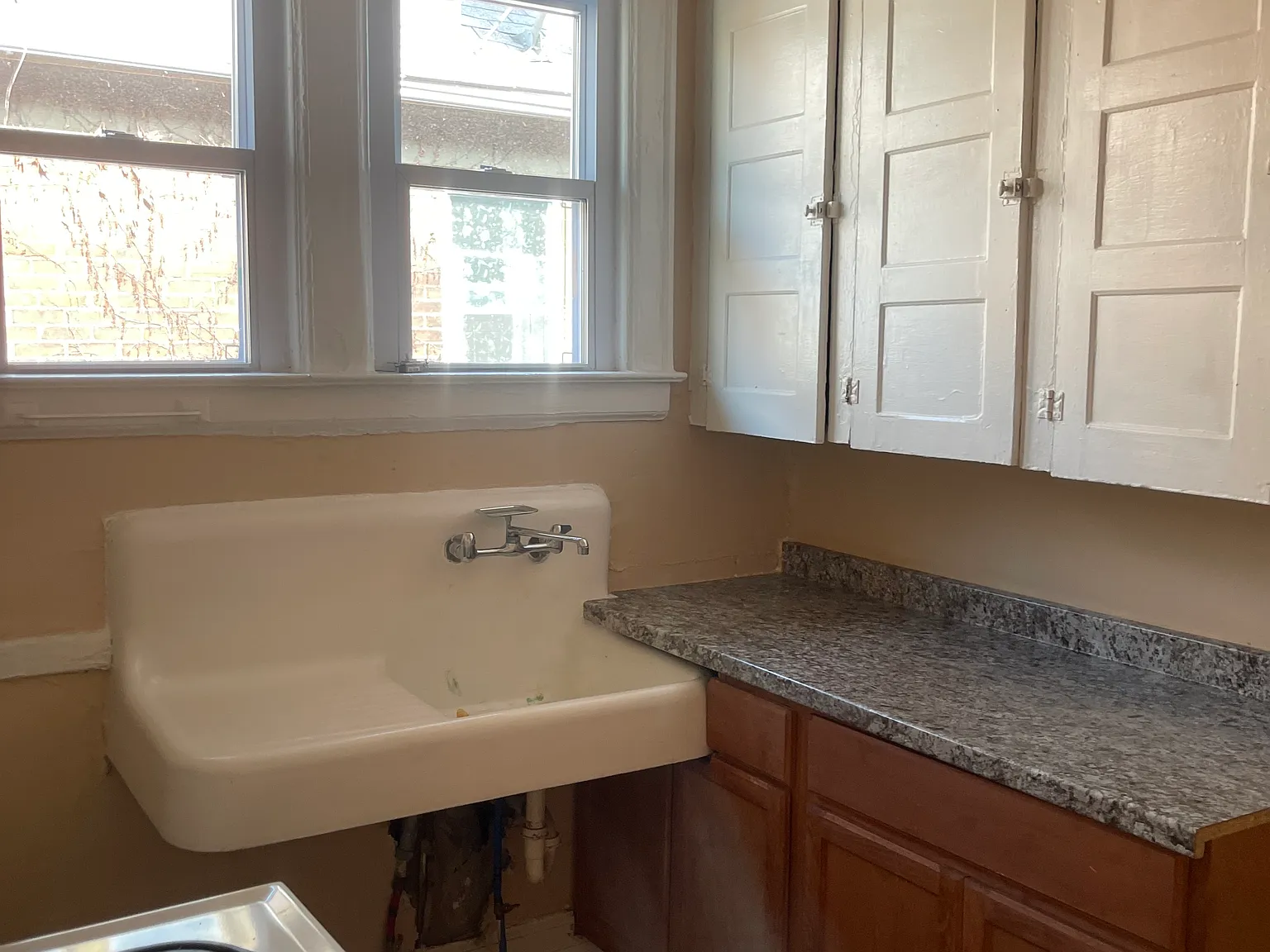 1 bed, 1000 sqft, $950 — Photo 1