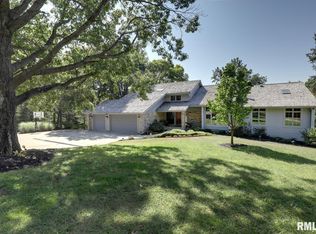 100 S Quail Walk Rd, Macomb, IL 61455