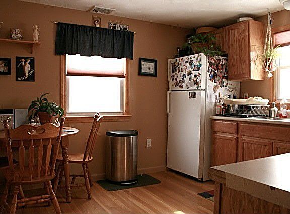 Kitchen Dining Area