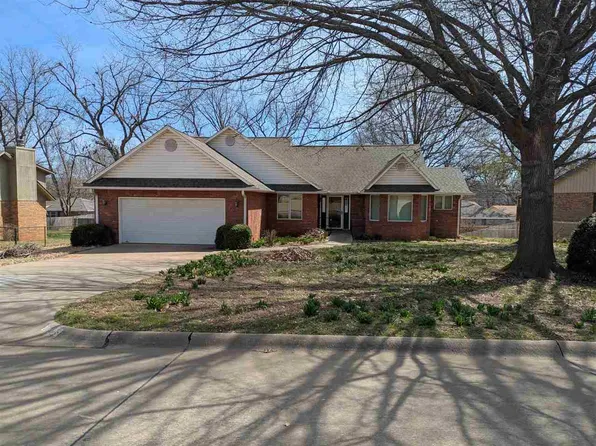 2015 N Crescent Dr, Stillwater, OK 74075