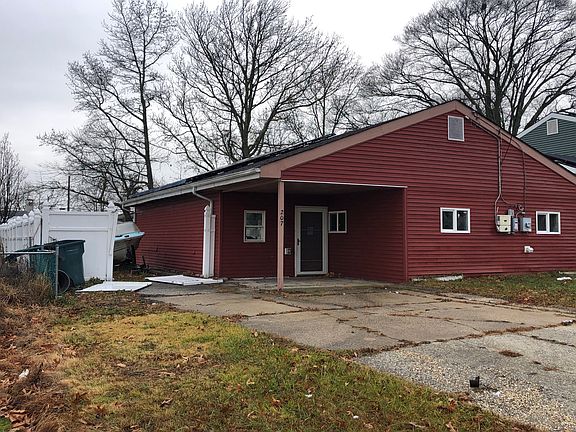 3rd image of 207 Falcon Dr
