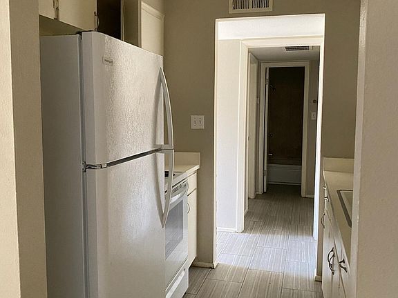 5th image of 546 W 9th Pl APT A