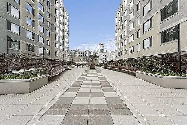 Rented by Compass | media 10