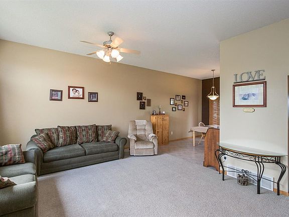 2nd image of 845 Kiowa Dr