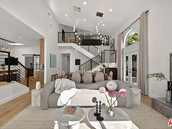 2nd image of 2603 Crestmoore Pl