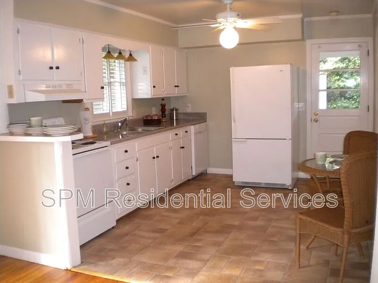213 Huntington Rd — Photo 11