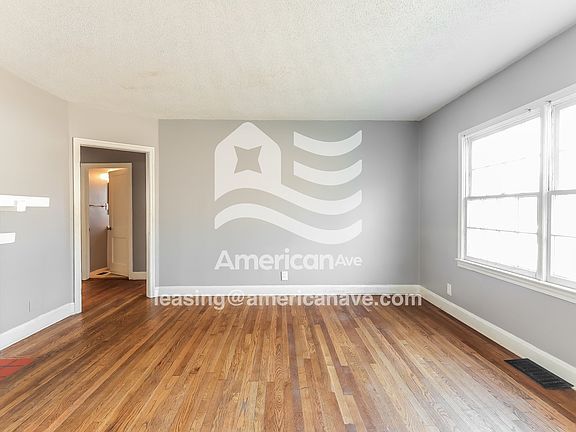 1766548_003_living_room_14282624.jpg