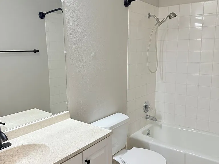 Cottonwood Creek Apartments — Photo 29