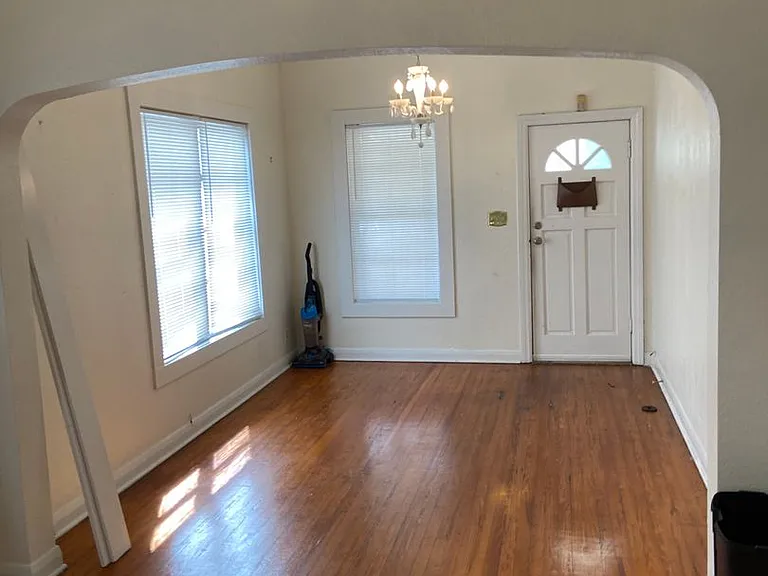 108 S Willow Ave — Photo 2