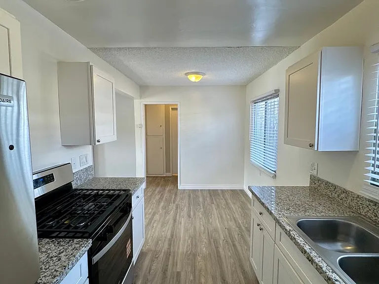 1134 Raymond Ave — Photo 2