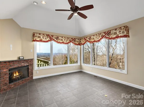 54 Deep Valley Ln, Hendersonville, NC 28791