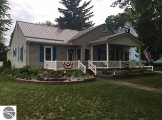 136 E Wright Ave, Shepherd, MI 48883