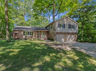 94 E Foster Ave, Roselle, IL 60172