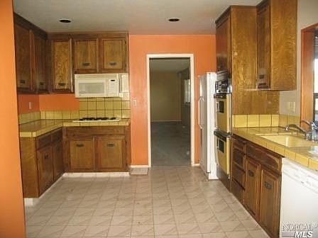3rd image of 1155 McClelland Dr