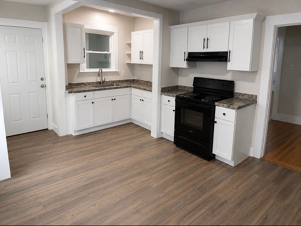 1st image of 39 Dustin St Floor 1