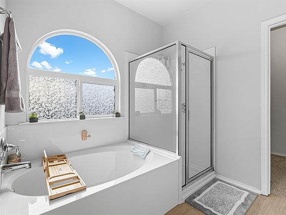 5th image of 381 Bloomsbury Dr