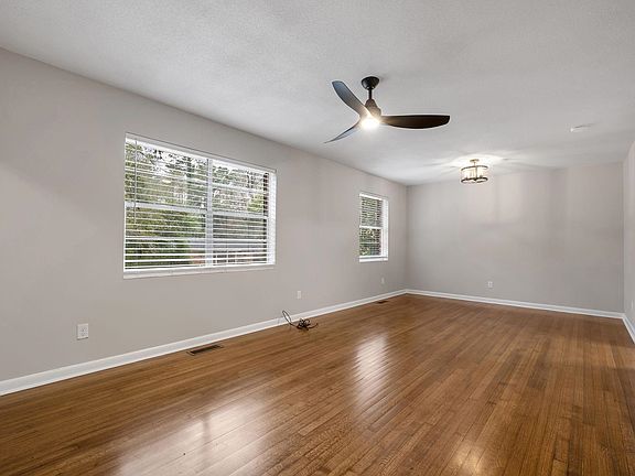 3rd image of 2115 Great Oak Dr