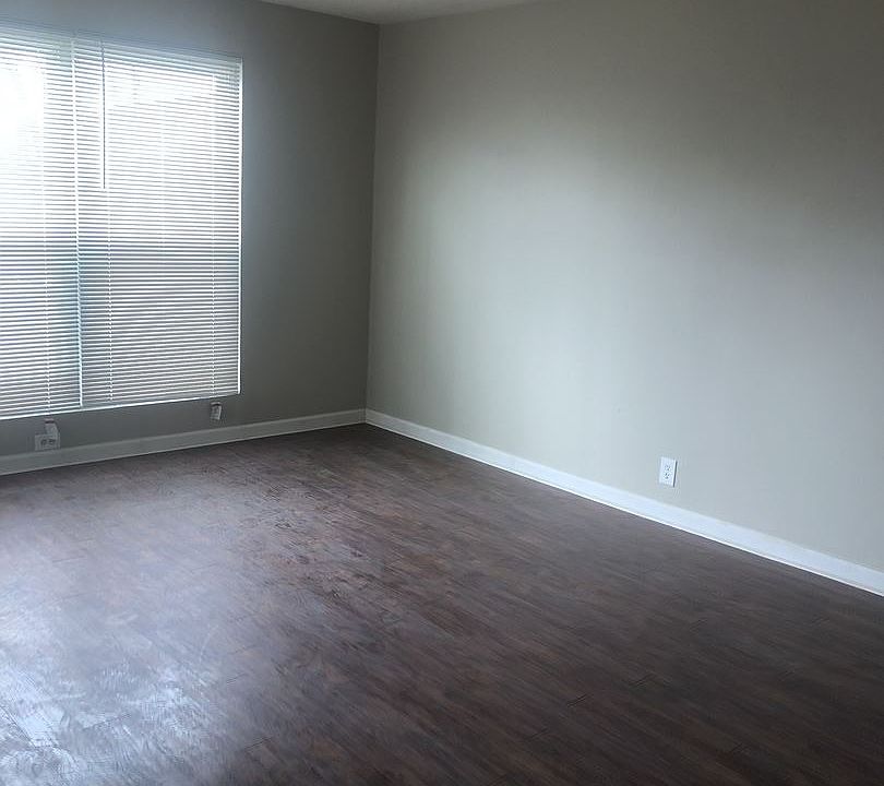 1st image of 3901 Delaware Ave APT 5