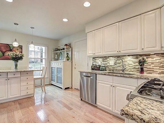 3rd image of 8706 Chippendale Ct