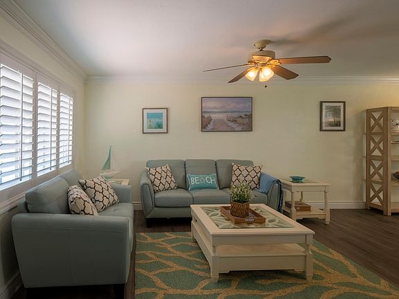 Washed with light, your living room is comfortable and spacious.