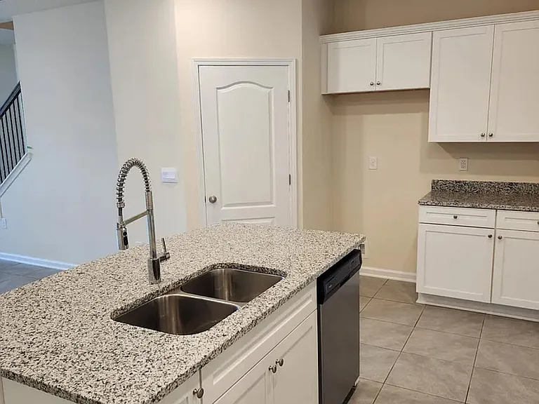 130 Pasadena Dr — Photo 3
