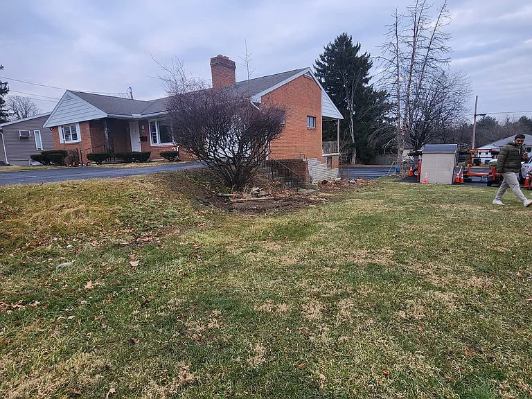 Side yard, also has an pathway from back paring lot to the font