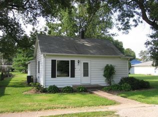 325 W State St, Good Hope, IL 61438