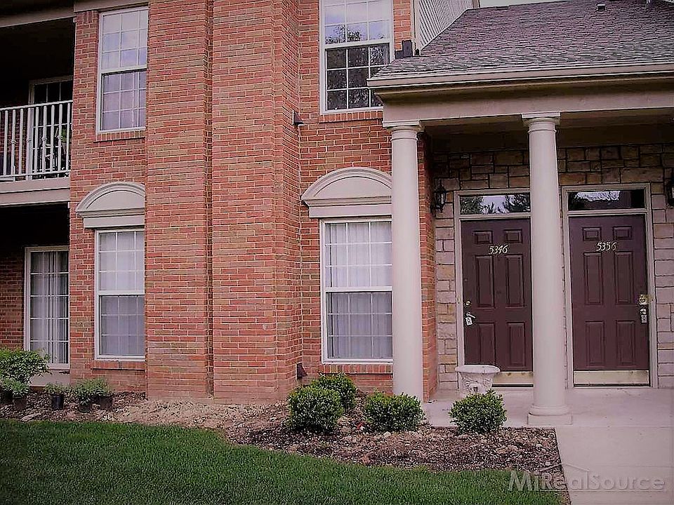 Main entrance to 5346 Brookemonte