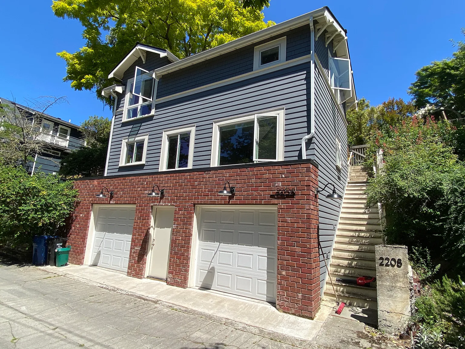 2 bed, 1.5 bath, 975 sqft, $4,000 — Photo 2