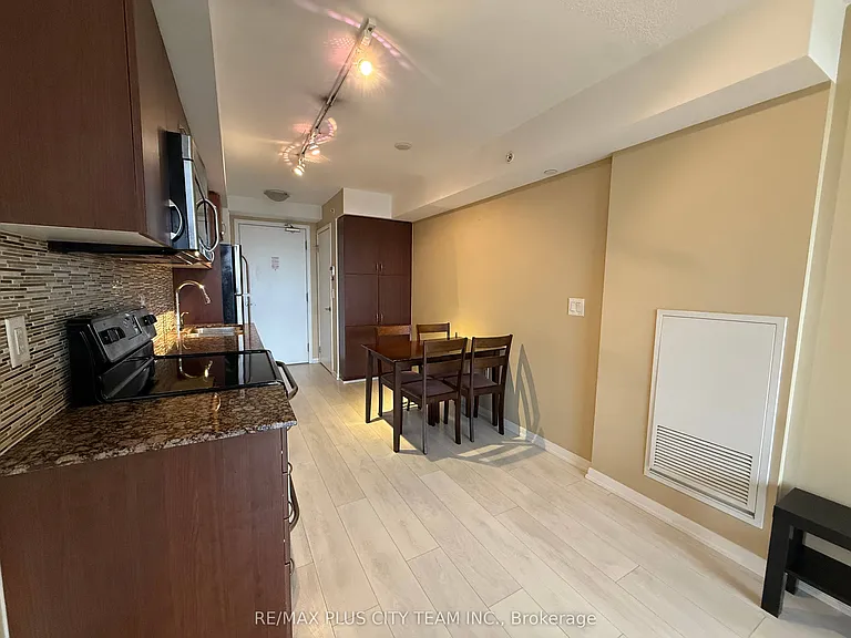 800 Lawrence Ave W #1421 — Photo 6