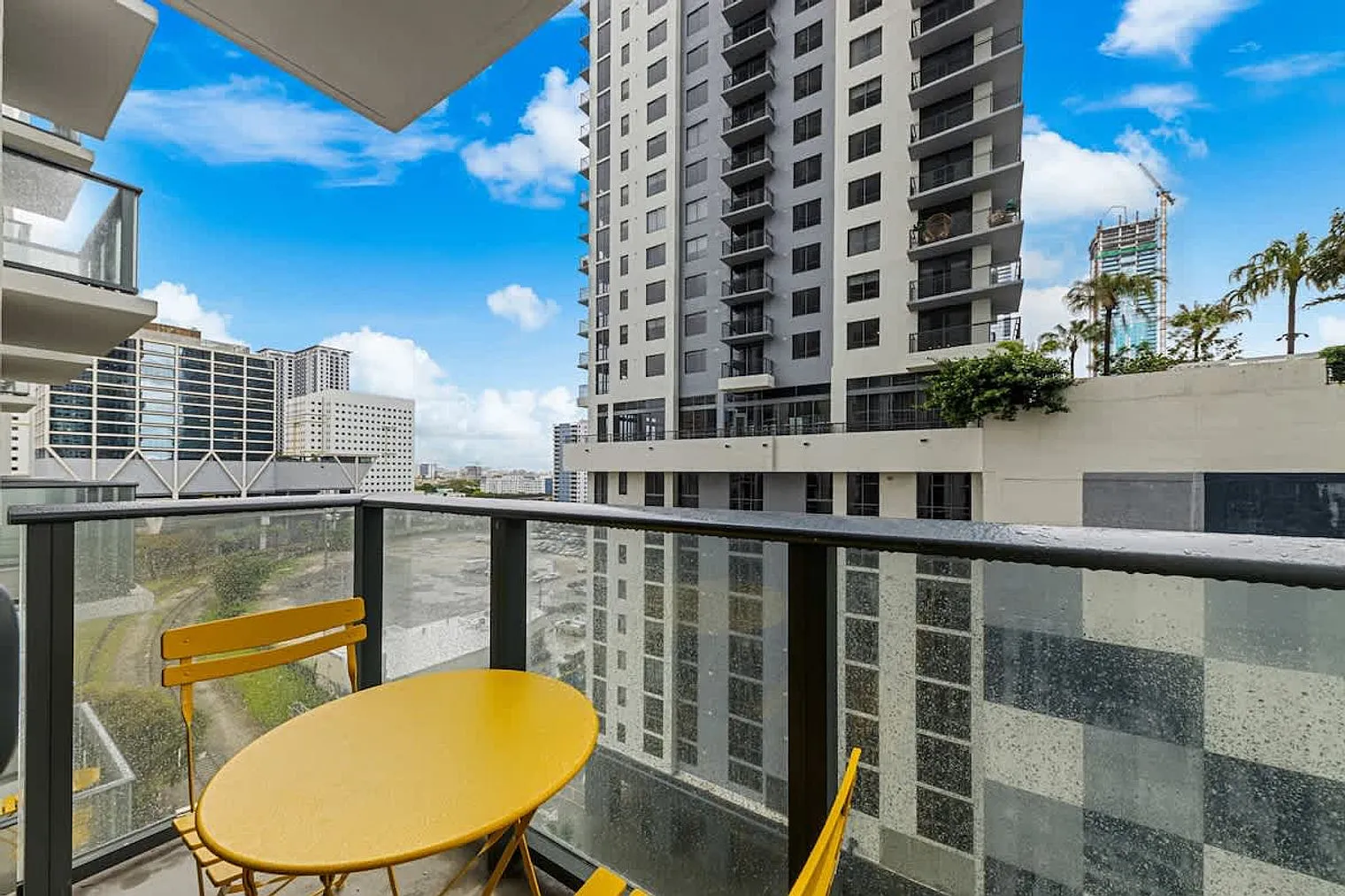 1 bed, 1.0 bath, 592 sqft, $2,362 — Photo 4