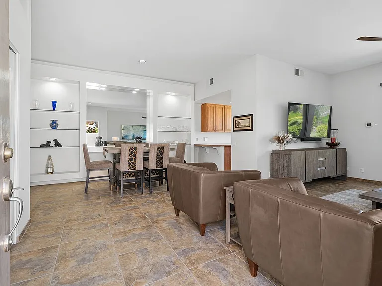 48 Pebble Beach Dr — Photo 8