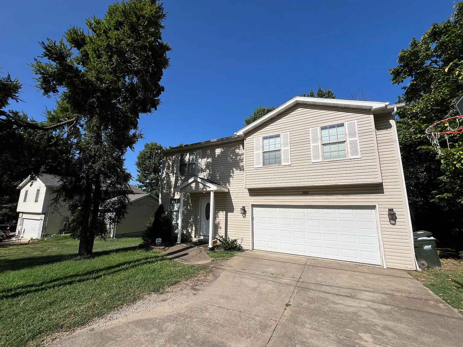 4 bed, 2.5 bath, 1644 sqft, $2,165 — Photo 1