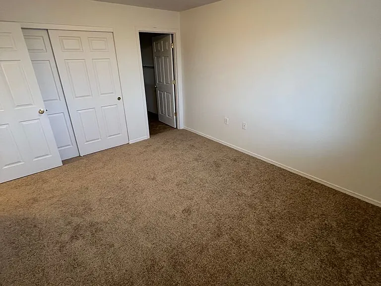 Ellendale Manor Apartments — Photo 9