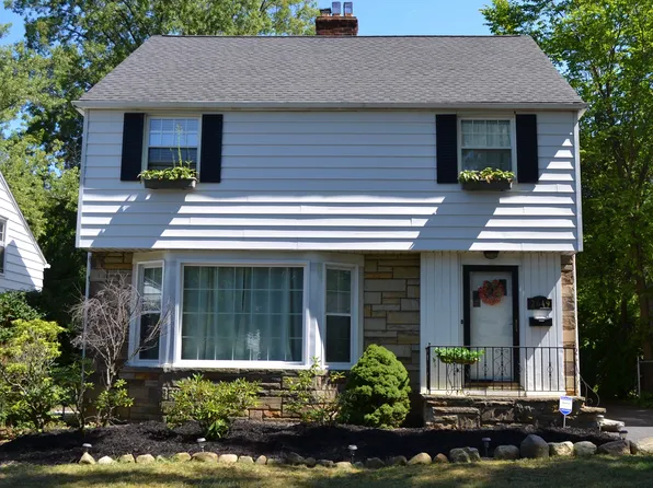 2649 Milton Rd, University Heights, OH 44118