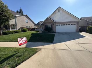 6227 W Oak Ave, Visalia, CA 93291