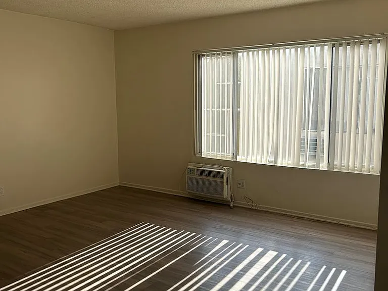 The Burbank Towers — Photo 10