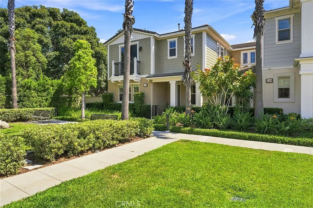 3 bed, 2.5 bath, 1875 sqft, $5,950 — Photo 3